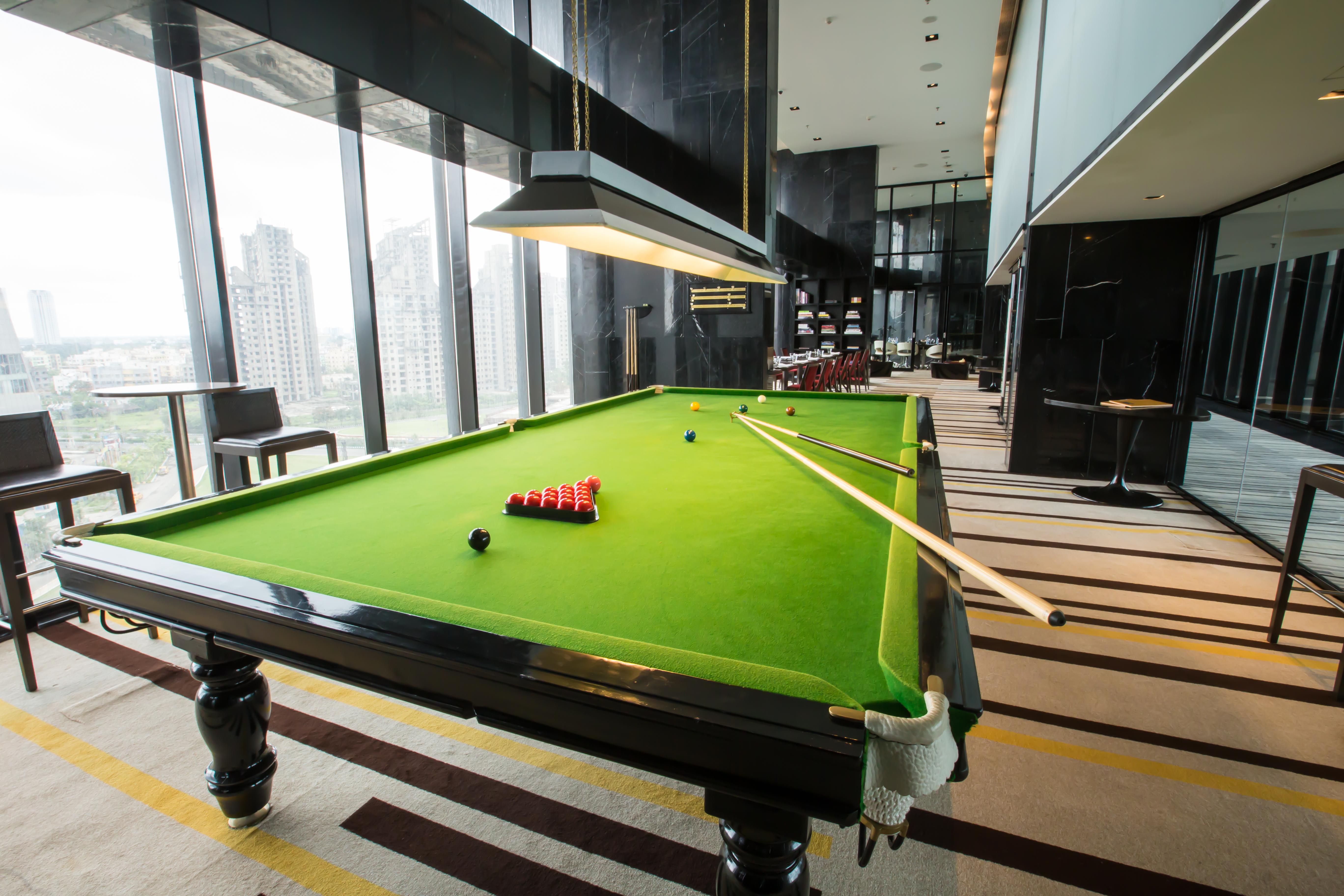 Novotel Kolkata Hotel And Residences Zewnętrze zdjęcie A snooker table