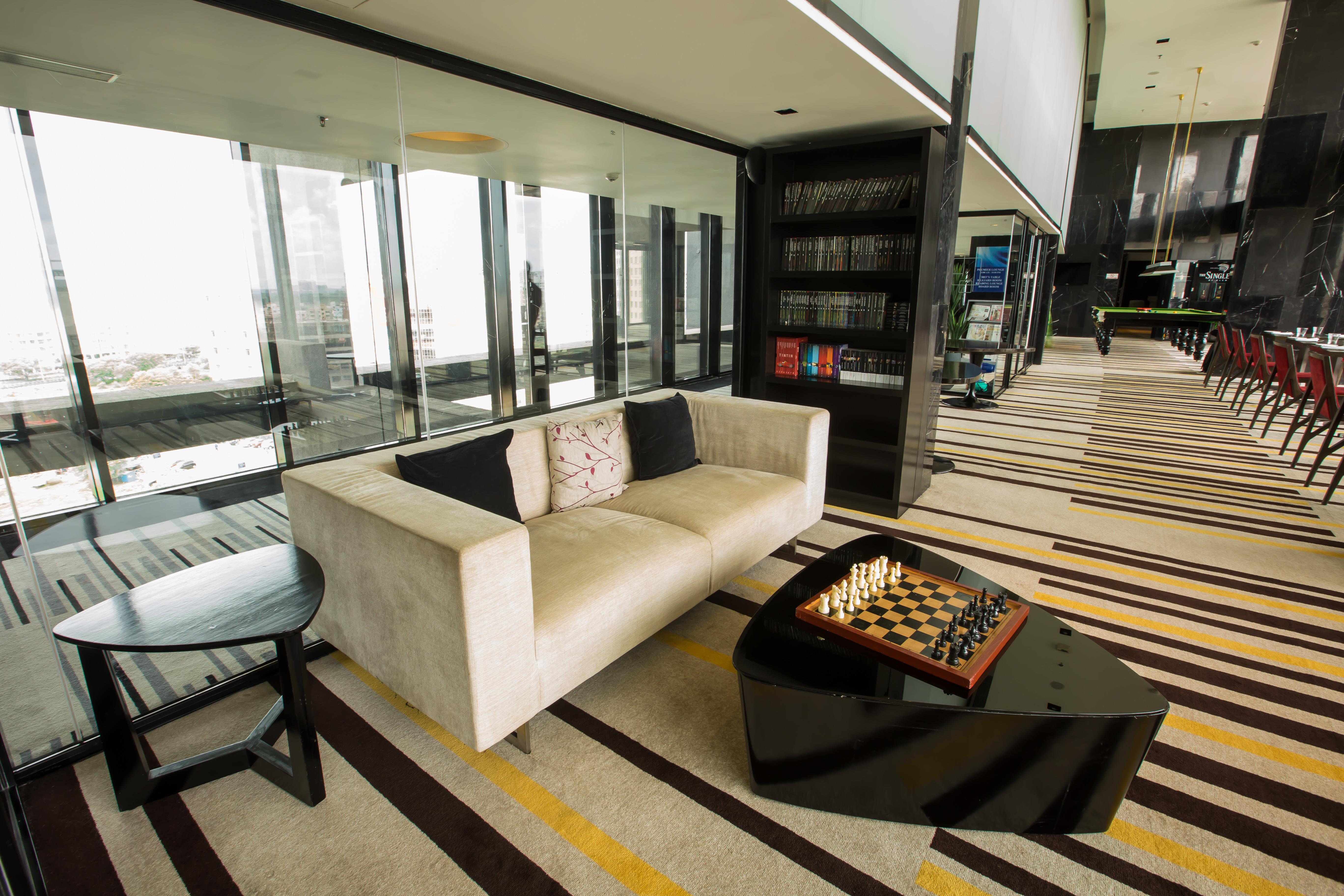 Novotel Kolkata Hotel And Residences Zewnętrze zdjęcie The Club lounge at KLIA