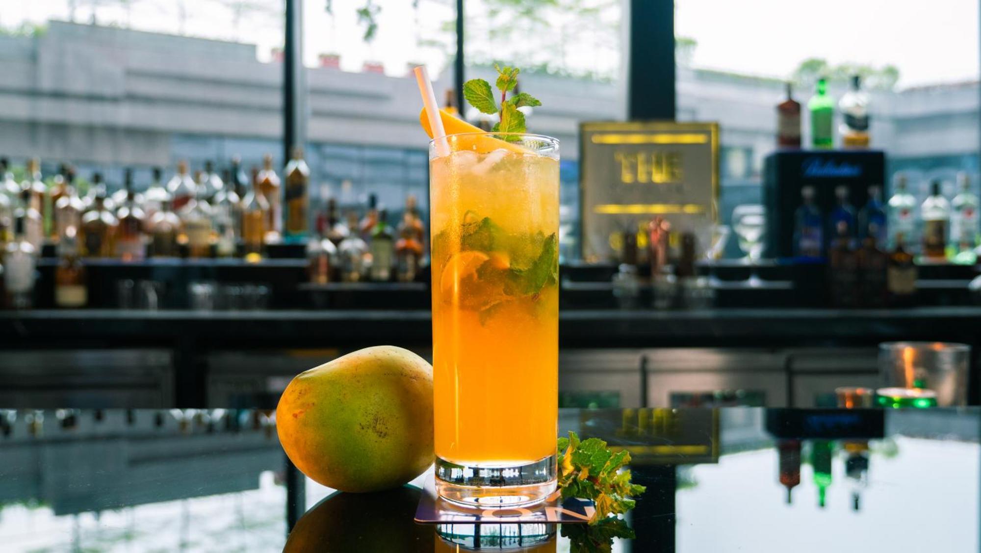 Novotel Kolkata Hotel And Residences Zewnętrze zdjęcie A mango cocktail