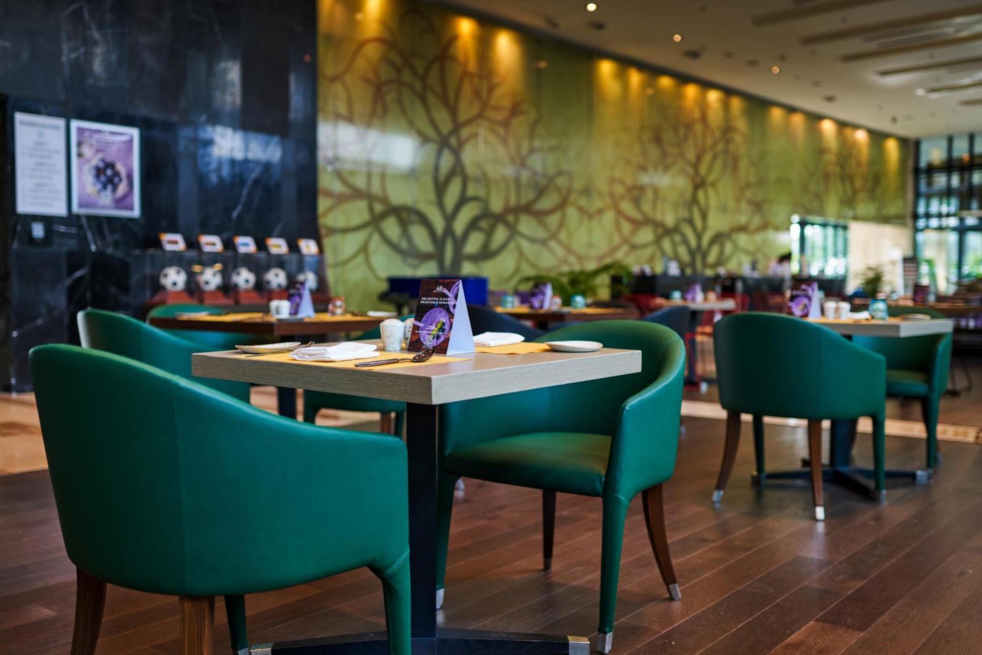 Novotel Kolkata Hotel And Residences Zewnętrze zdjęcie The restaurant