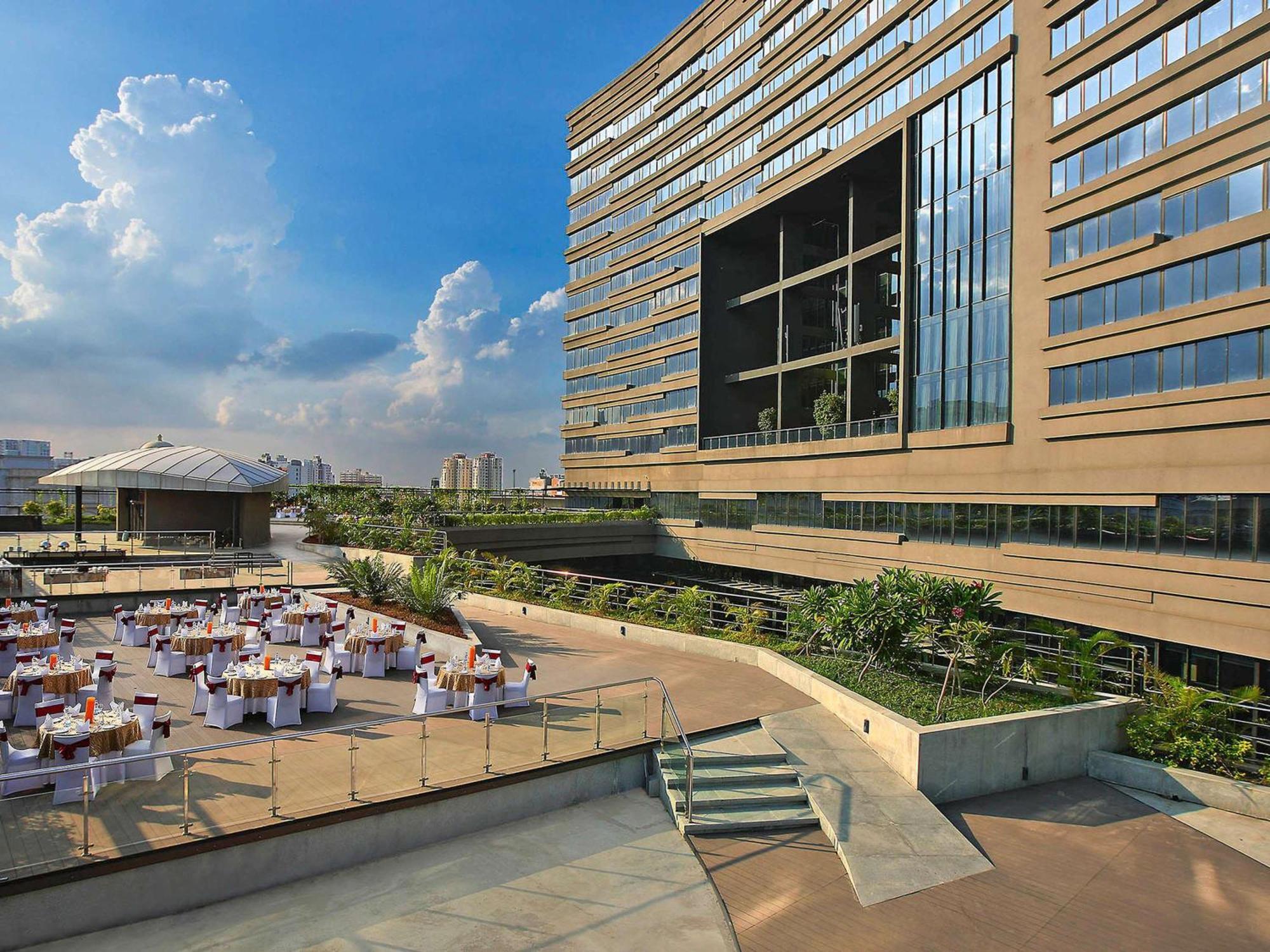 Novotel Kolkata Hotel And Residences Zewnętrze zdjęcie The Ritz-Carlton, DIFC, Dubai