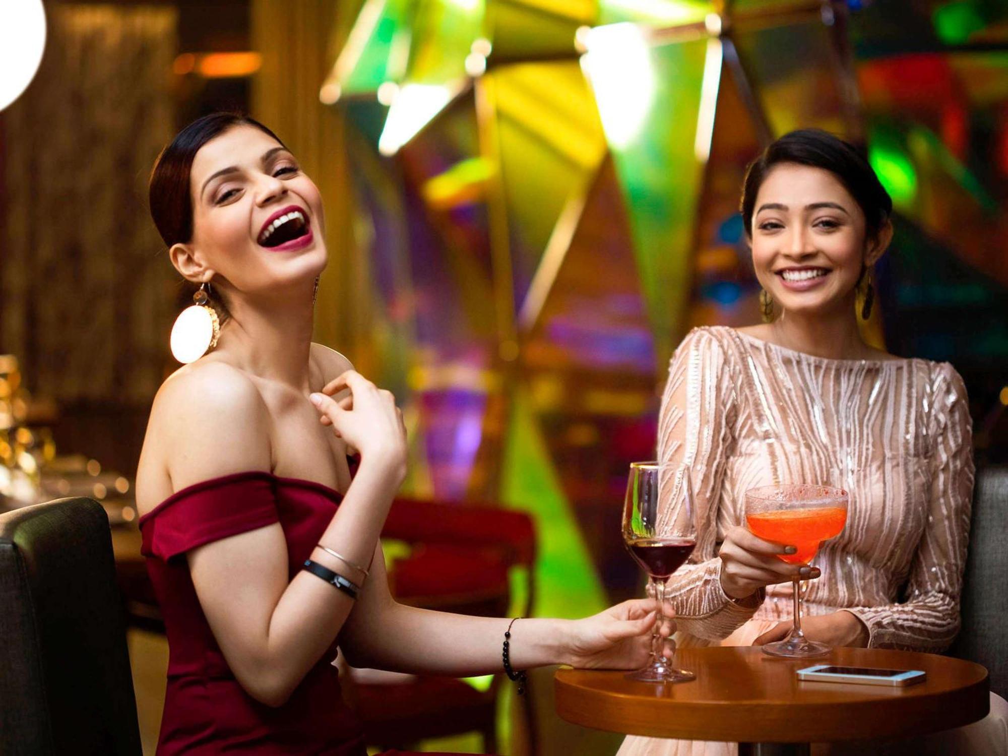 Novotel Kolkata Hotel And Residences Zewnętrze zdjęcie Two women socializing
