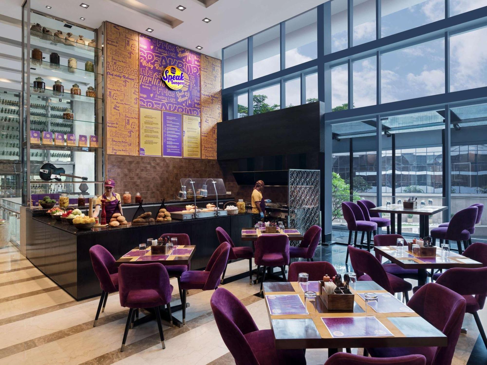 Novotel Kolkata Hotel And Residences Zewnętrze zdjęcie The interior of the restaurant