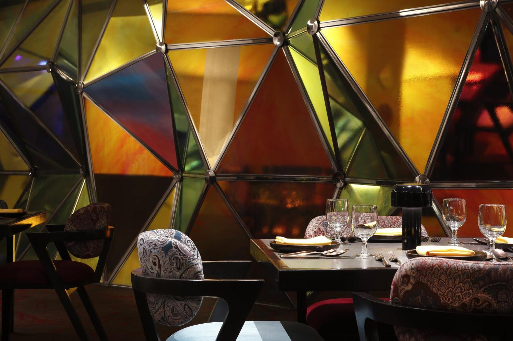 Novotel Kolkata Hotel And Residences Zewnętrze zdjęcie Interior of the restaurant