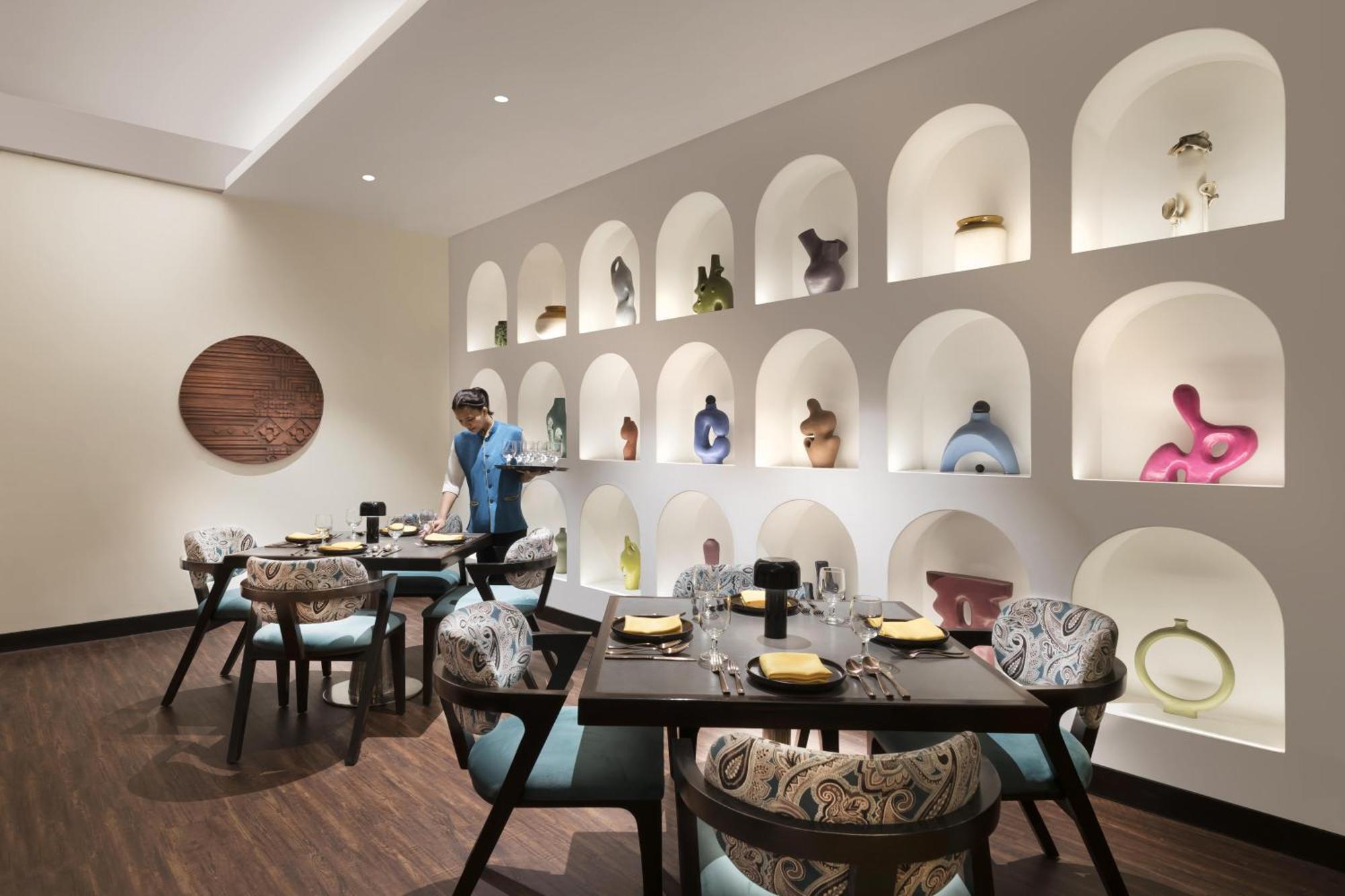 Novotel Kolkata Hotel And Residences Zewnętrze zdjęcie The interior of the restaurant