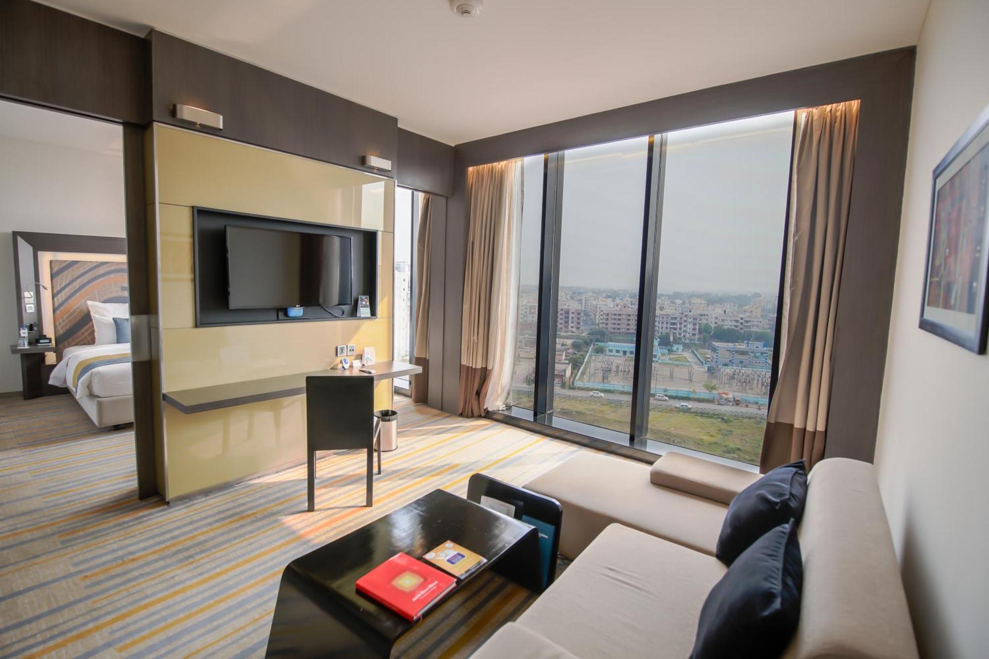 Novotel Kolkata Hotel And Residences Zewnętrze zdjęcie